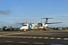 Dash 8 q-400 Ponta Delgada lennujaamas