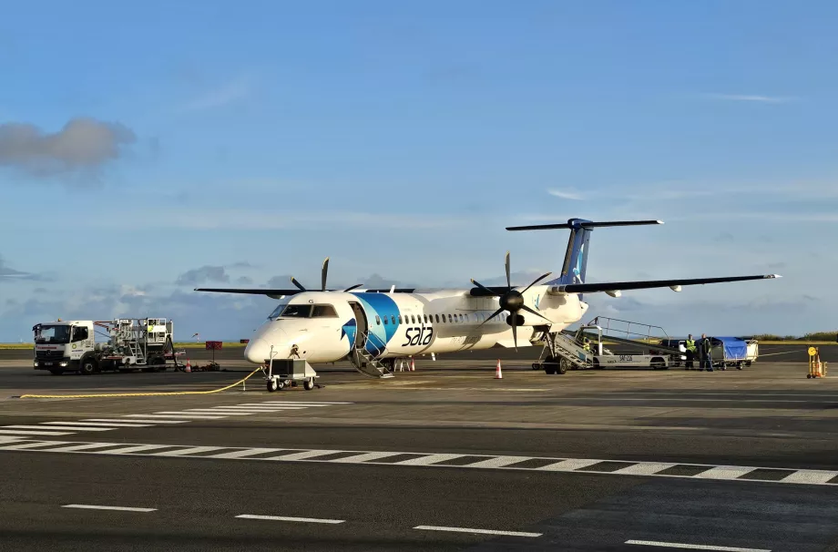 Dash 8 q-400 Ponta Delgada lennujaamas