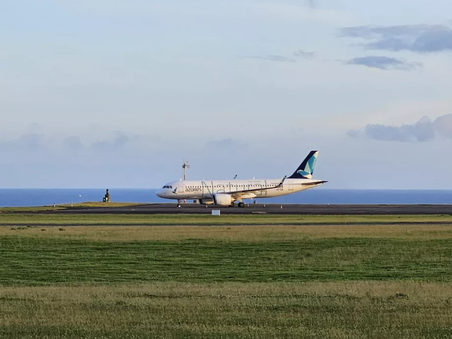 Azores Airlines, Airbus A320, millel on kiri "Natural".