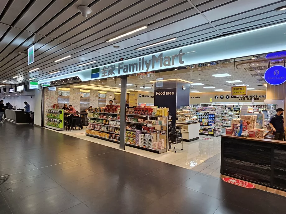 FamilyMart, Taichung Airport