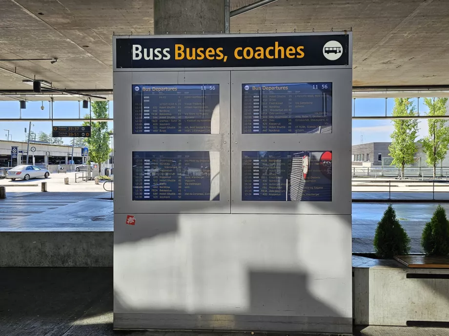 Infotahvlid kõigi busside väljumisaegadega