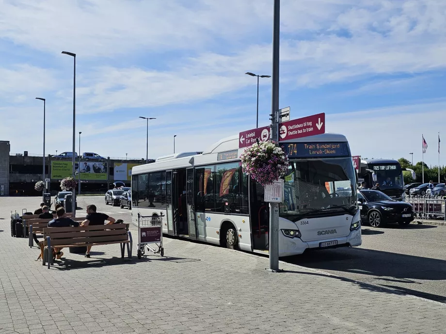 Transpordibuss Torpi raudteejaama