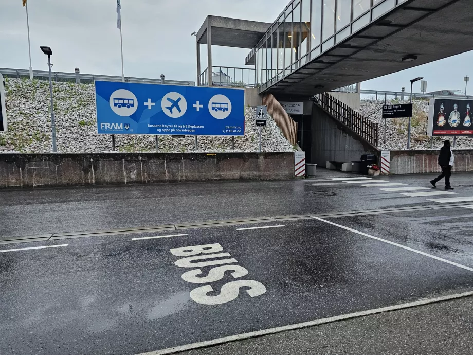 Bussipeatus linnast (suund Kristiansund ja rohkem)