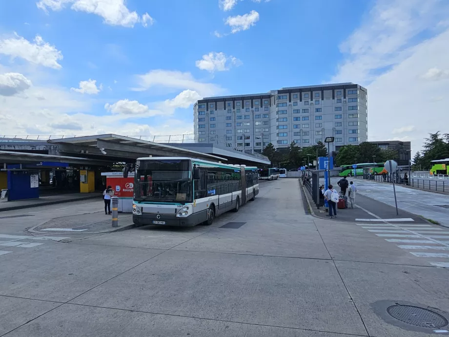 Bussid Pariisi kesklinna (perroon E)