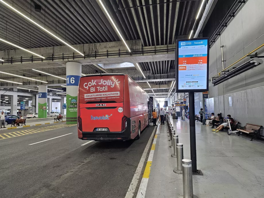 Bussipeatus lennujaamas - liin suunaga Taksim (keskus)