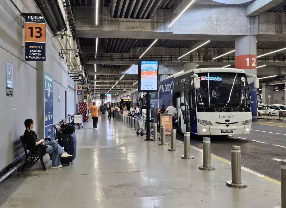 Buss Istanbuli lennujaamast Sabiha Gokceni lennujaama