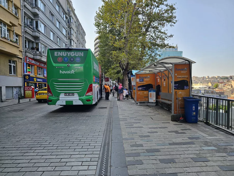 Bussipeatus Taksimi väljakul