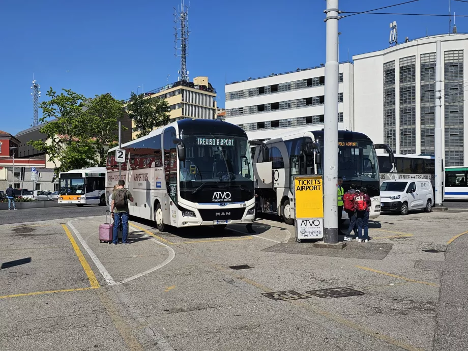 ATVO peatus lennujaama suunas, Piazzale Roma