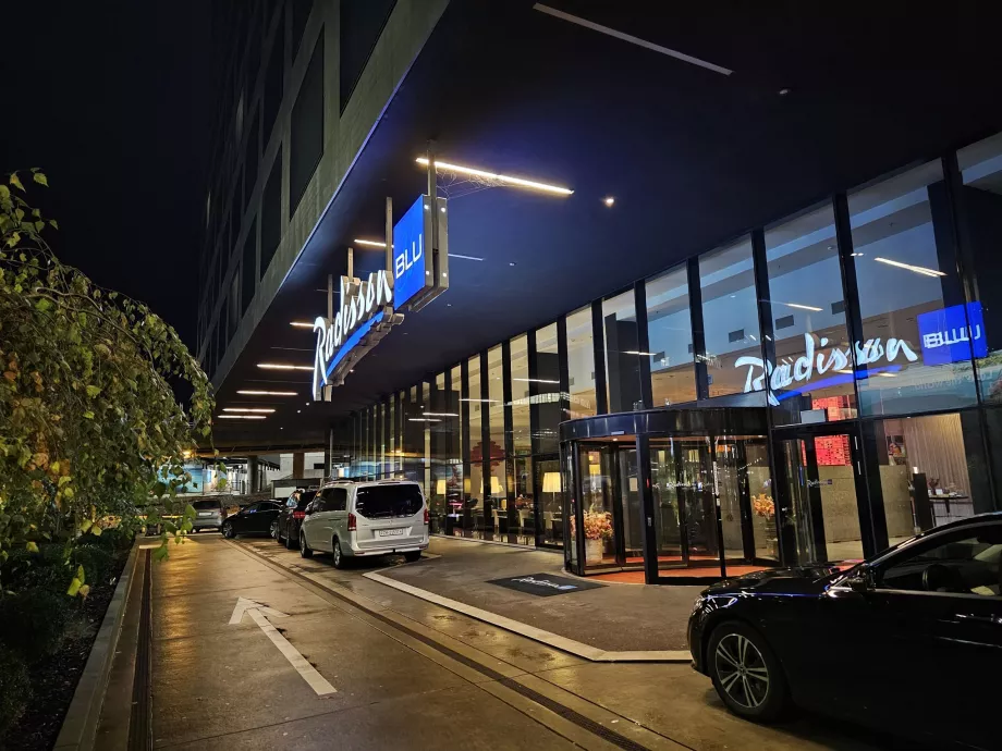 Hotell Radisson Blu, ZRH lennujaam