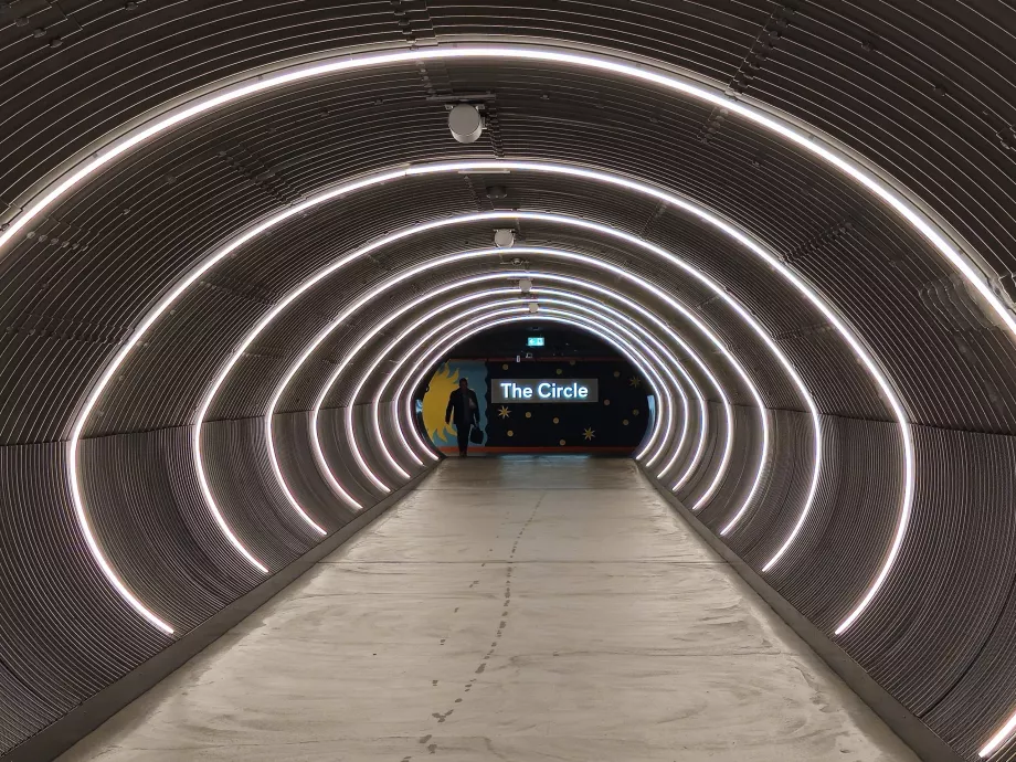 Tunnel kaubanduskeskusesse "The Circle"