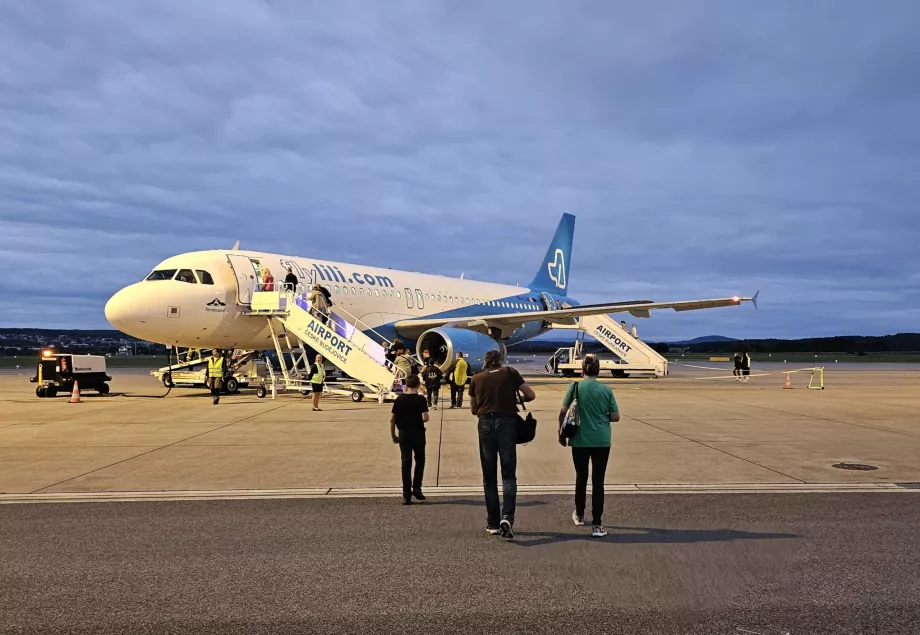 Airbus A320 Fly Lili České Budějovice lennujaamas